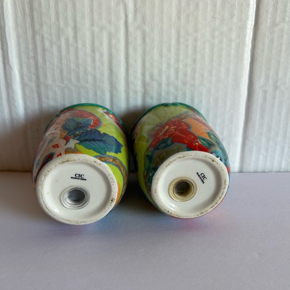 Shakers - Picture 4 of 10